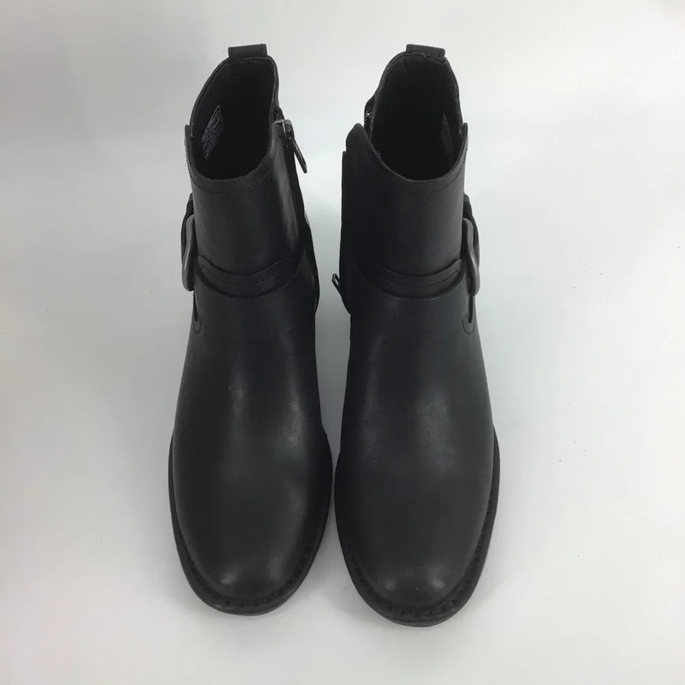 Ugg Atwood Black Leather Ankle Bootie NWT